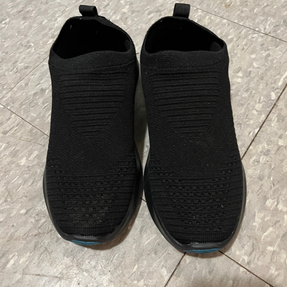 EUC w/box Vessi Move Slip on, black size 7